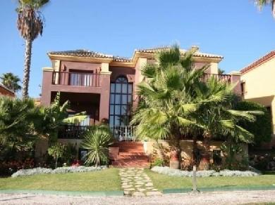 Chalet con 7 dormitorios se vende en Marbella, Costa del Sol