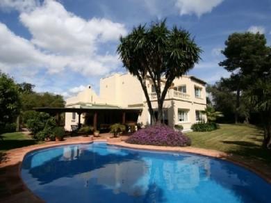 Chalet con 4 dormitorios se vende en Estepona, Costa del Sol