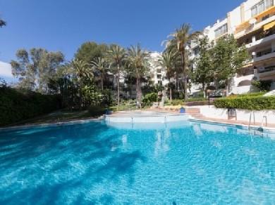 Apartamento con 3 dormitorios se vende en Estepona, Costa del Sol