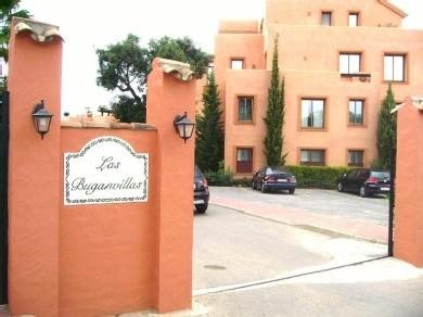 Apartamento con 2 dormitorios se vende en Marbella, Costa del Sol