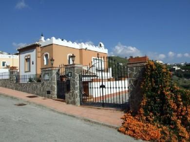 Chalet con 4 dormitorios se vende en Nerja, Costa del Sol, Axarquia