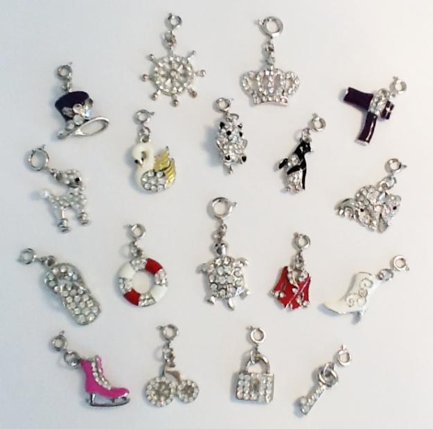 CHARMS 18 MODELOS se vende en lotes de 100 unidades