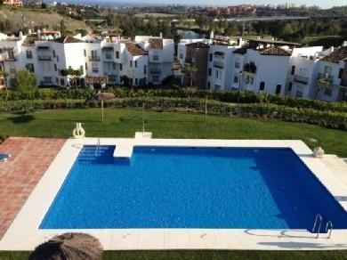 Apartamento con 2 dormitorios se vende en Benahavis, Costa del Sol