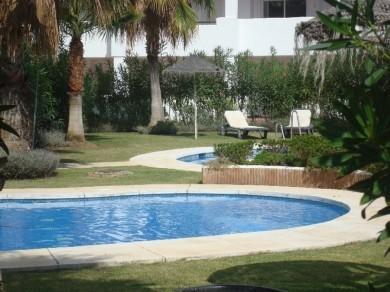 Apartamento con 2 dormitorios se vende en Estepona, Costa del Sol