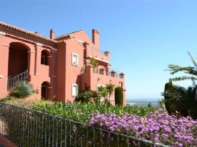 Apartamento con 3 dormitorios se vende en Marbella, Costa del Sol