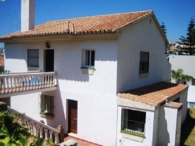 Chalet con 4 dormitorios se vende en Mijas Costa, Costa del Sol