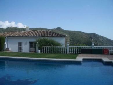 Chalet con 3 dormitorios se vende en Benahavis, Costa del Sol