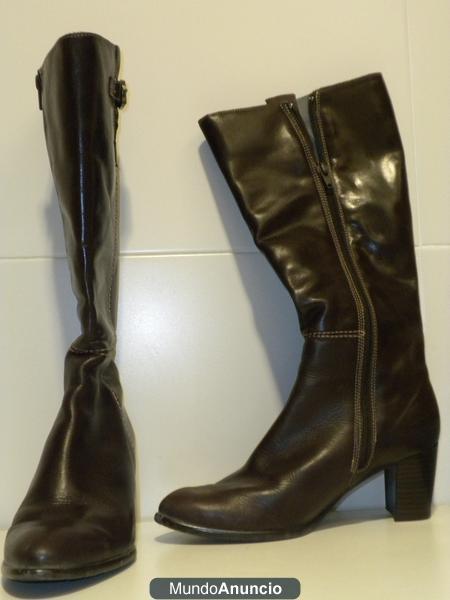 Botas de piel marrón oscuro. Talla 37.