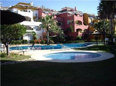 Apartamento con 3 dormitorios se vende en Marbella, Costa del Sol