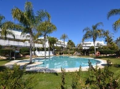 Apartamento con 3 dormitorios se vende en Marbella, Costa del Sol