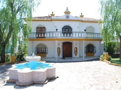 Chalet con 5 dormitorios se vende en Estepona, Costa del Sol