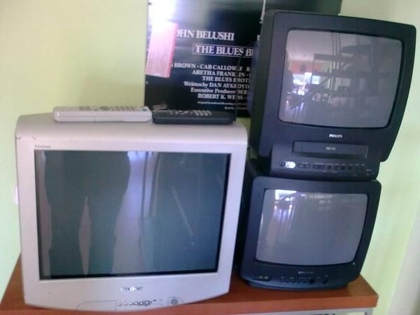 VENDO 3 TV + MUEBLE TV 85