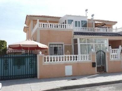 Chalet pareado con 4 dormitorios se vende en Pinar de Campoverde