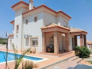 Chalet con 4 dormitorios se vende en San Miguel de Salinas, Vega Baja Torrevieja