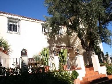 Chalet con 4 dormitorios se vende en Marbella, Costa del Sol