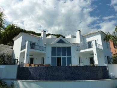 Chalet con 4 dormitorios se vende en Marbella, Costa del Sol