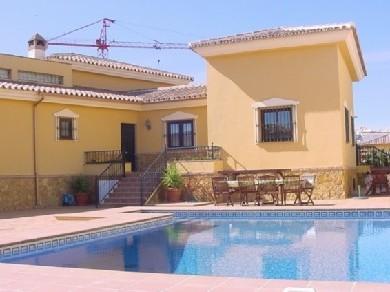 Chalet con 4 dormitorios se vende en Benalmadena Costa, Costa del Sol