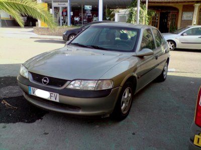 OPEL VECTRA 1.8 - VALENCIA