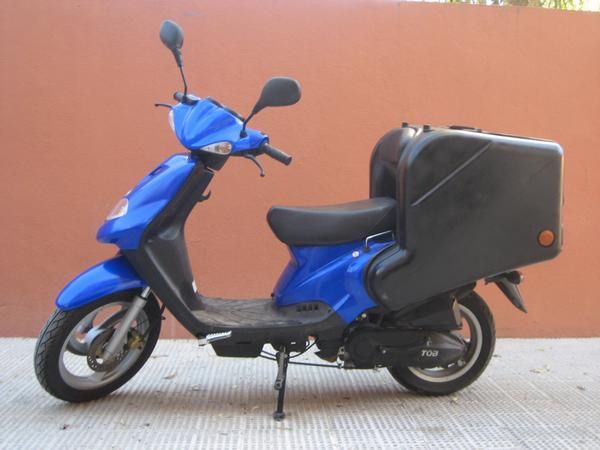 MOTO PARA REPARTO TGB 50 cc CON CAJA TERMICA.