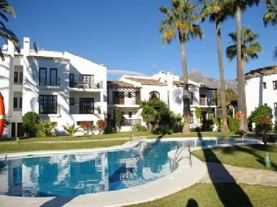 Apartamento con 3 dormitorios se vende en Marbella, Costa del Sol