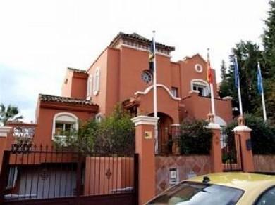 Chalet con 4 dormitorios se vende en Marbella, Costa del Sol