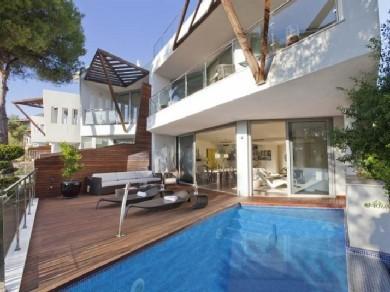 Chalet con 3 dormitorios se vende en Marbella, Costa del Sol