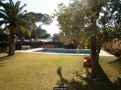 Chalet con 3 dormitorios se vende en Marbella, Costa del Sol