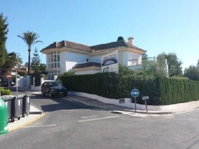 Chalet con 4 dormitorios se vende en Mijas Costa, Costa del Sol