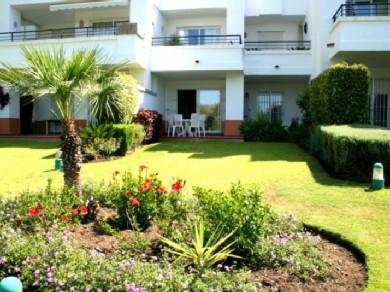 Apartamento con 2 dormitorios se vende en Marbella, Costa del Sol