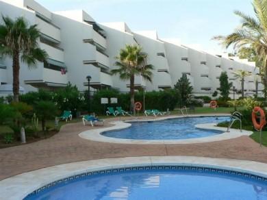 Apartamento con 2 dormitorios se vende en Marbella, Costa del Sol