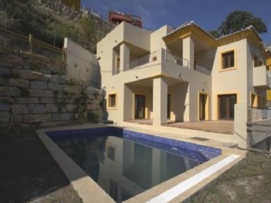 Chalet con 4 dormitorios se vende en Benahavis, Costa del Sol