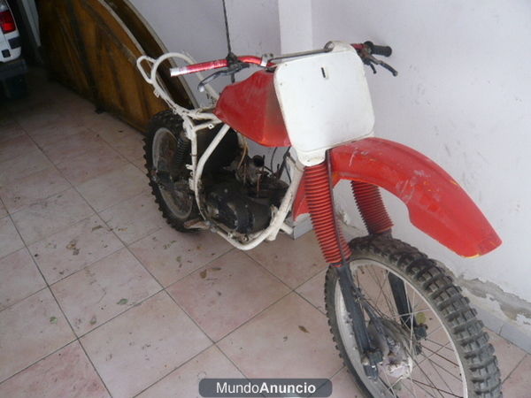 LOTE DE 2 BULTACO FRONTERA MK11 (una de ellas documentable),VARIOS CILINDROS Y OTRO MOTOR,Y HONDA CR 500 DESMONTADA PARA