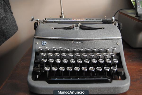 Maquina de escribir años 40 marca REGIA