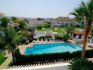 Apartamento con 3 dormitorios se vende en Marbella, Costa del Sol