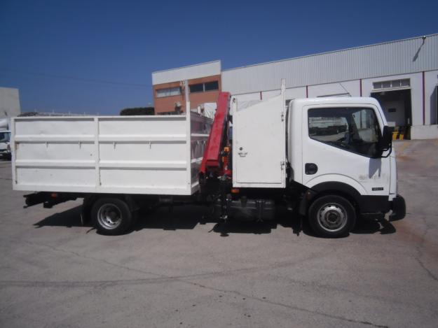 Camion Nissan Cabstar con Grua Hmf