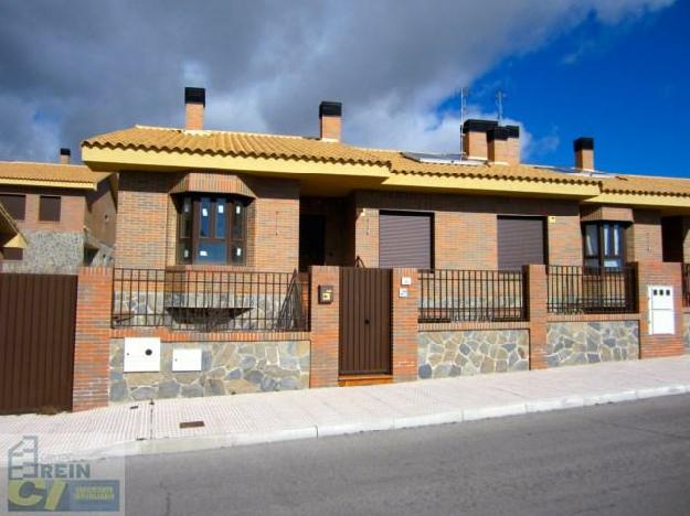 Casa pareada en Serranillos del Valle