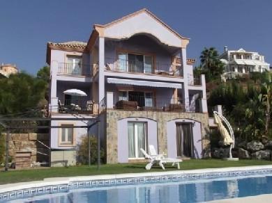 Chalet con 4 dormitorios se vende en Benahavis, Costa del Sol