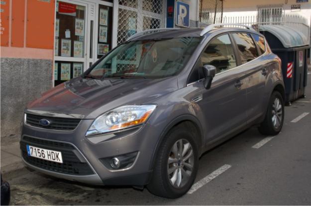 Ford kuga plateado full equip 7156HDK 1,5 años