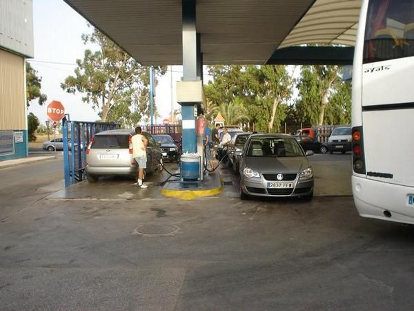 GASOLINERA, LAVADERO  CAMBIO DE NEUMATICOS