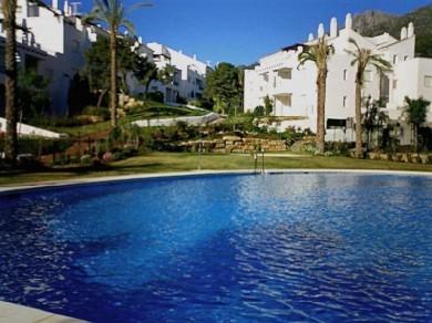 Apartamento con 3 dormitorios se vende en Marbella, Costa del Sol