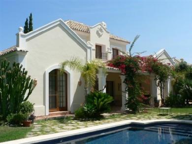 Chalet con 3 dormitorios se vende en Estepona, Costa del Sol