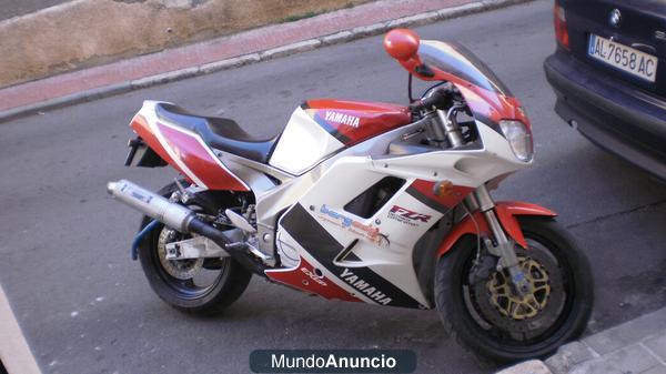 YAMAHA FZR 1000 EXUP