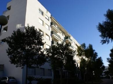 Apartamento con 3 dormitorios se vende en Marbella, Costa del Sol