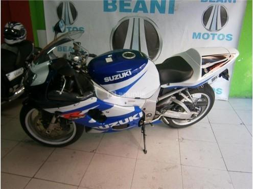 SUZUKI GSX R750