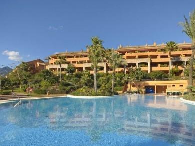 Apartamento con 3 dormitorios se vende en Marbella, Costa del Sol