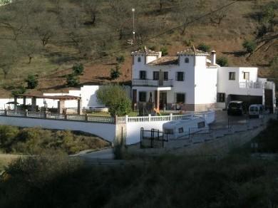 Chalet con 5 dormitorios se vende en Iznate, Axarquia