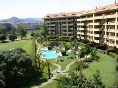 Apartamento con 3 dormitorios se vende en Marbella, Costa del Sol