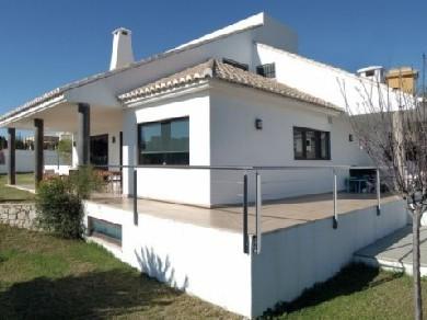 Chalet con 4 dormitorios se vende en Benalmadena Costa, Costa del Sol