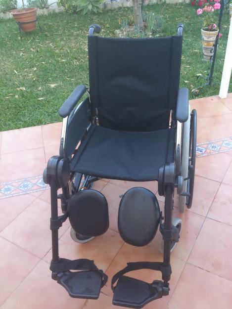 silla de ruedas con piernas abatibles