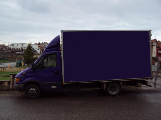 SE VENDE,camion con caja